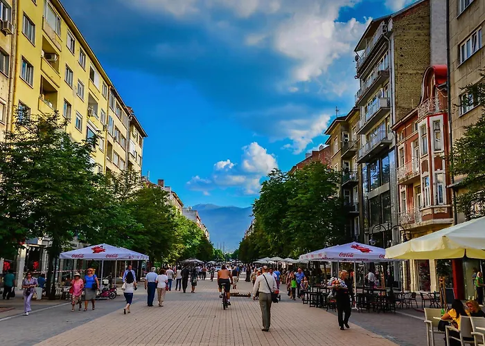 10 Seconds Away From The Main Street, Free Secured Parking