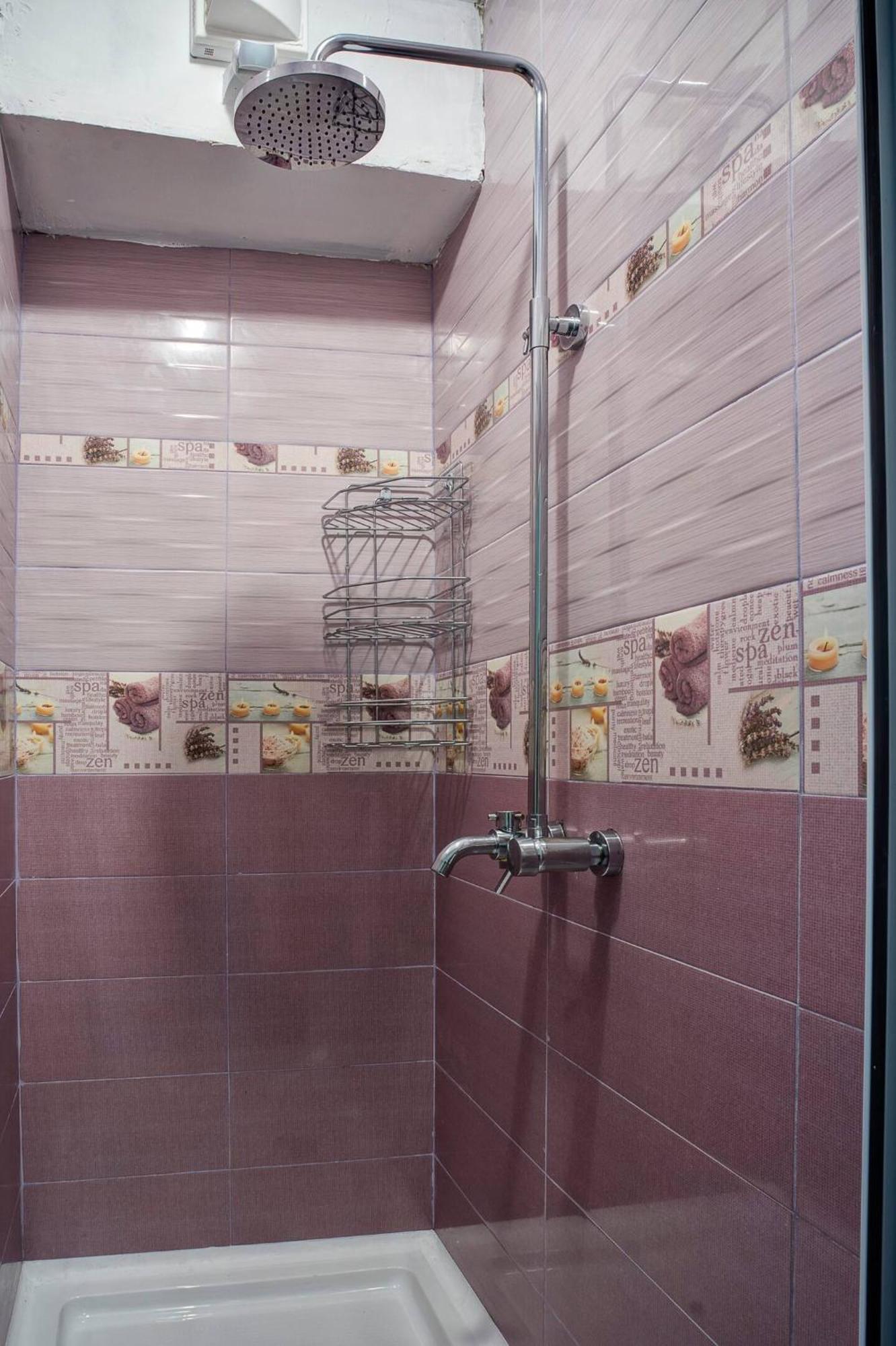 Апартаменти 10 Seconds Away From The Main Street, Free Secured Parking *
